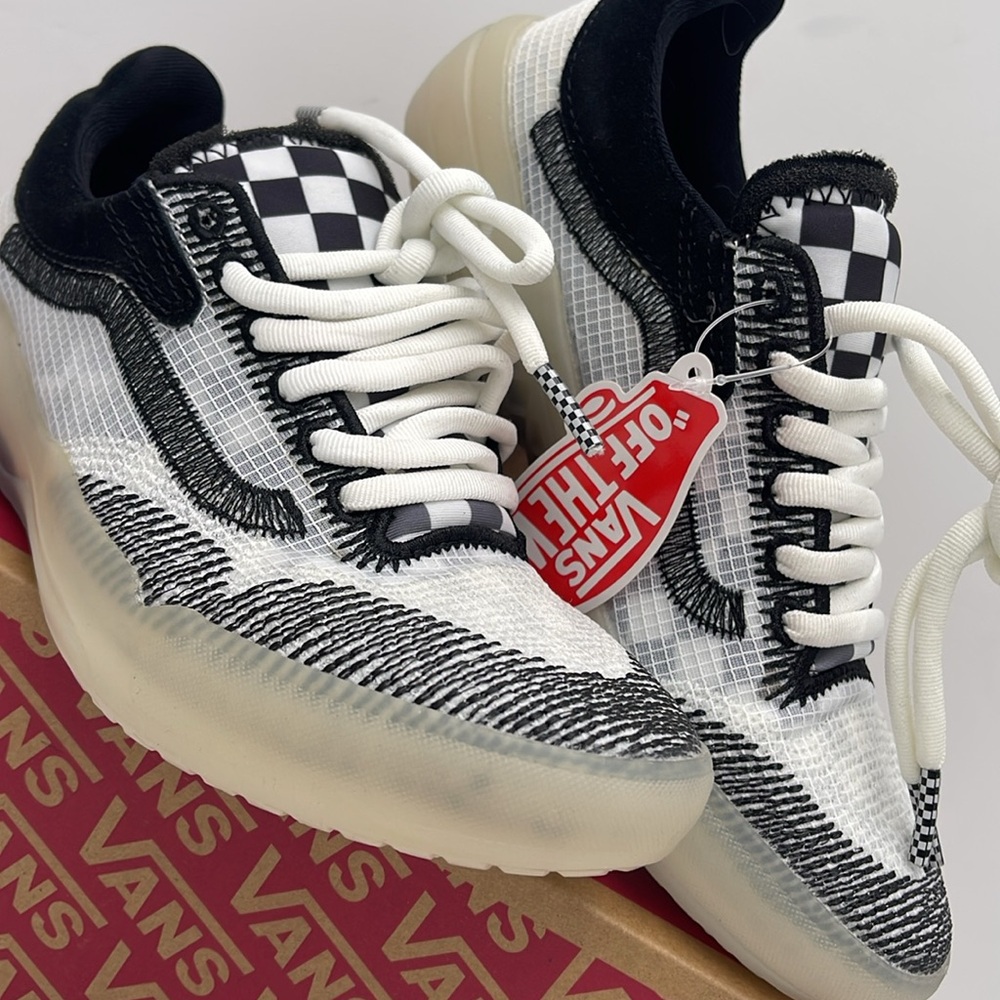 Vans WMNS Ultimatewaffle Checkers White/Black
VN0007NJYB2 Sneakers - Picture 6 of 16